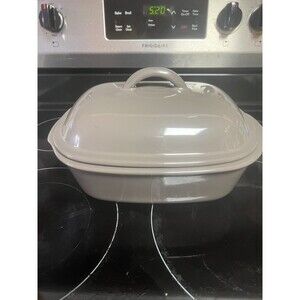 New Pampered Chef DEEP COVERED BAKER Casserole Stoneware Dish w/Lid Grey 3.1Qt